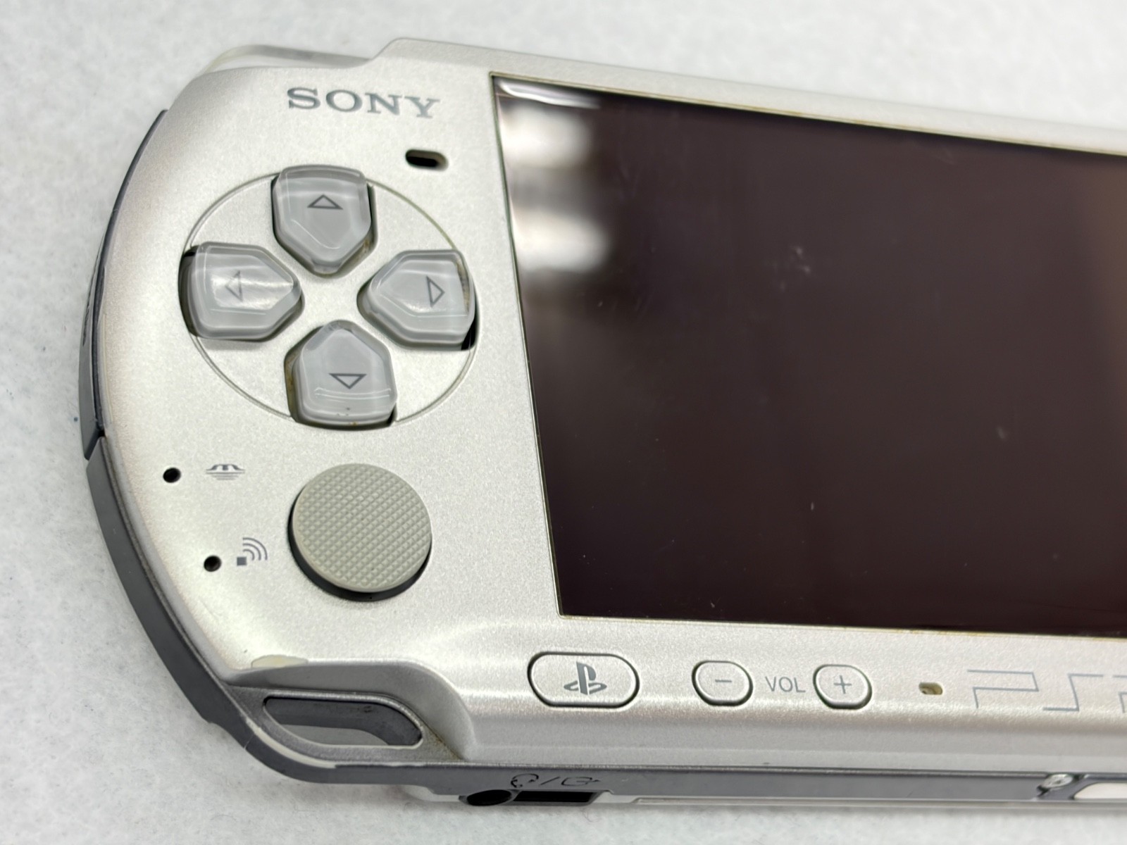 TESTED SONY PSP 3000 SILVER Console + Charger + battery + 3 game Region free 2GB