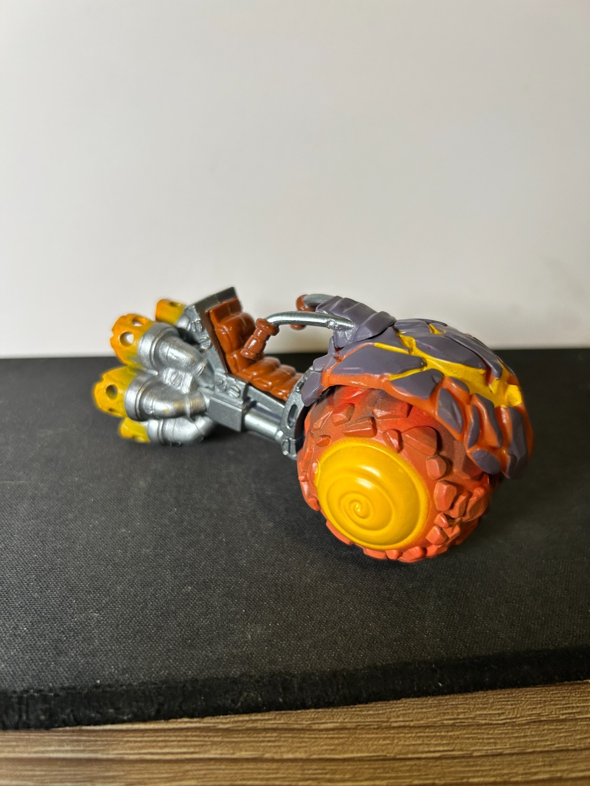 Skylanders Superchargers Lava Lance Eruptor & Burn Cycle