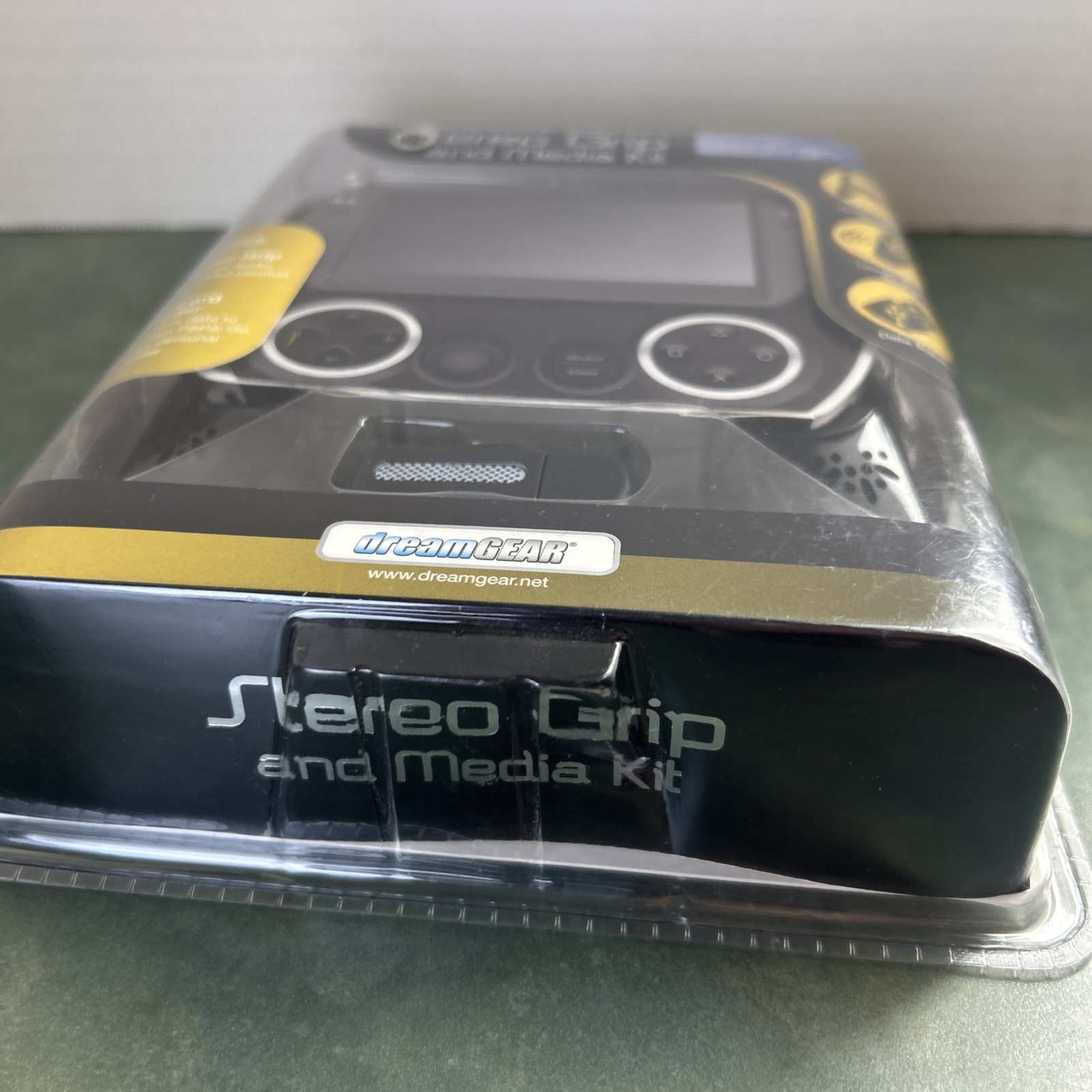 DreamGear Stereo Grip & Media Kit PSP Go Sealed Aftermarket M2 Card Reader