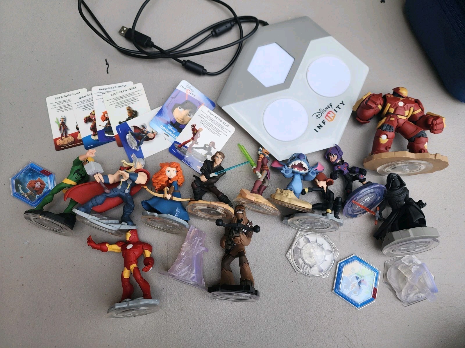 Disney Infinity 2.0 And Xbox One Lot Of 13 Figures W/ Portal