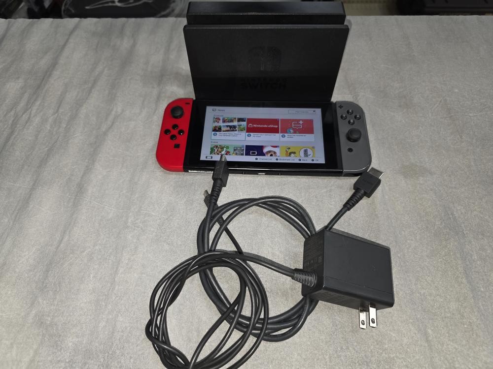 NINTENDO SWITCH HANDHELD – HAC-001(-01) V2 (PIT007410)