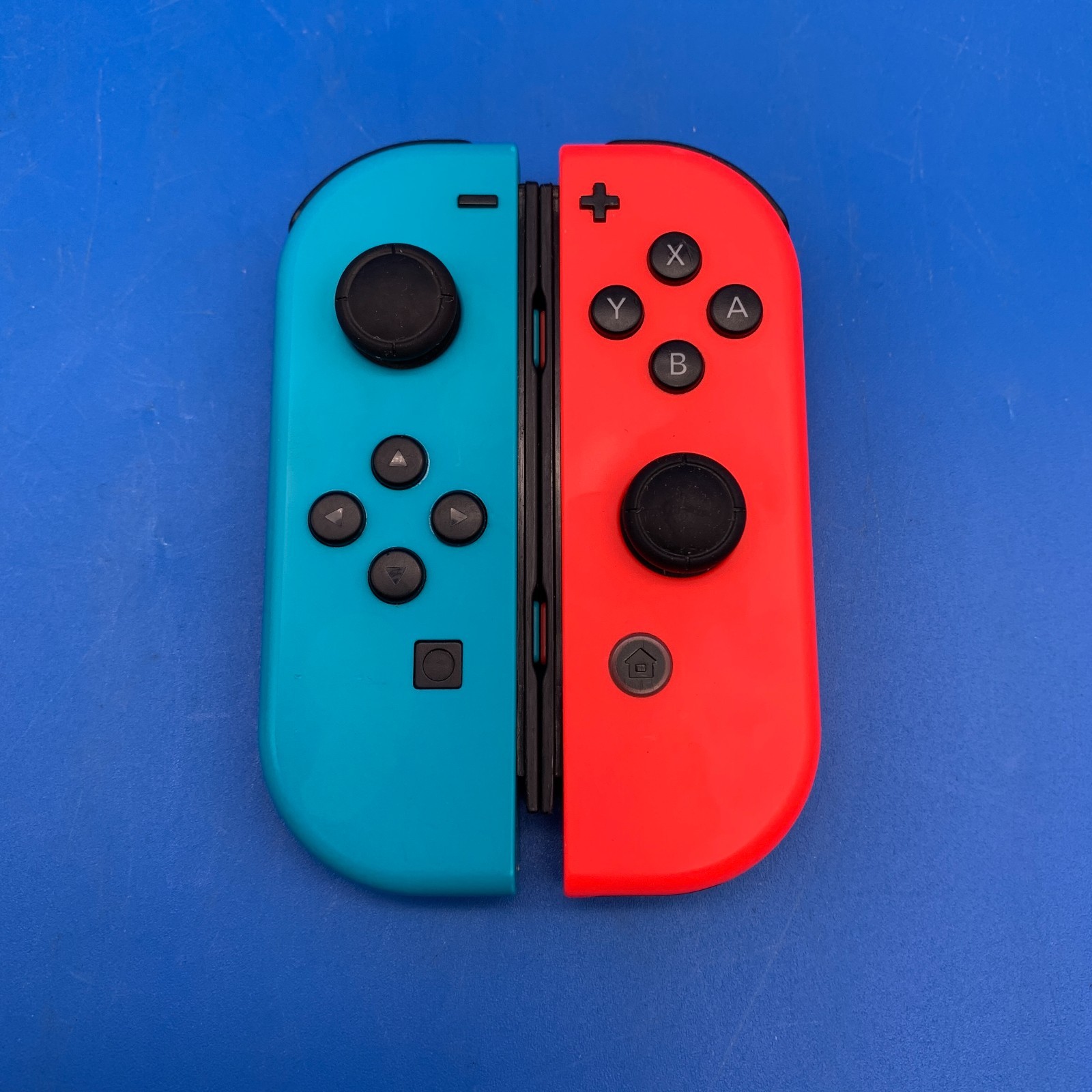 Nintendo Switch HAC-001(-01) 32GB Handheld Console w/ Red/Blue Joy-Cons + Case