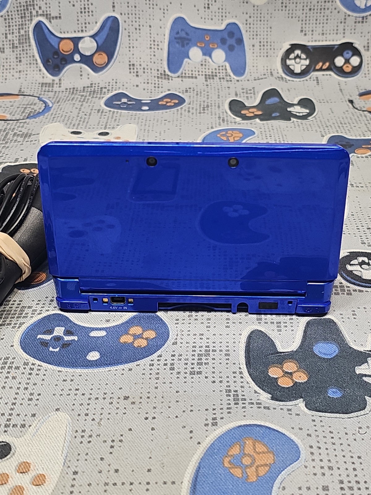 Nintendo 3DS CTR-001(USA) Blue NTSC-U/C W/Car Charger Included & 2GB M/card