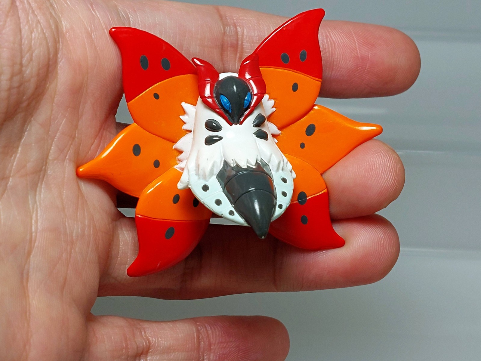 Volcarona Ulgamoth Pokemon Monster Collection Figure Takara Tomy C05 1.8in