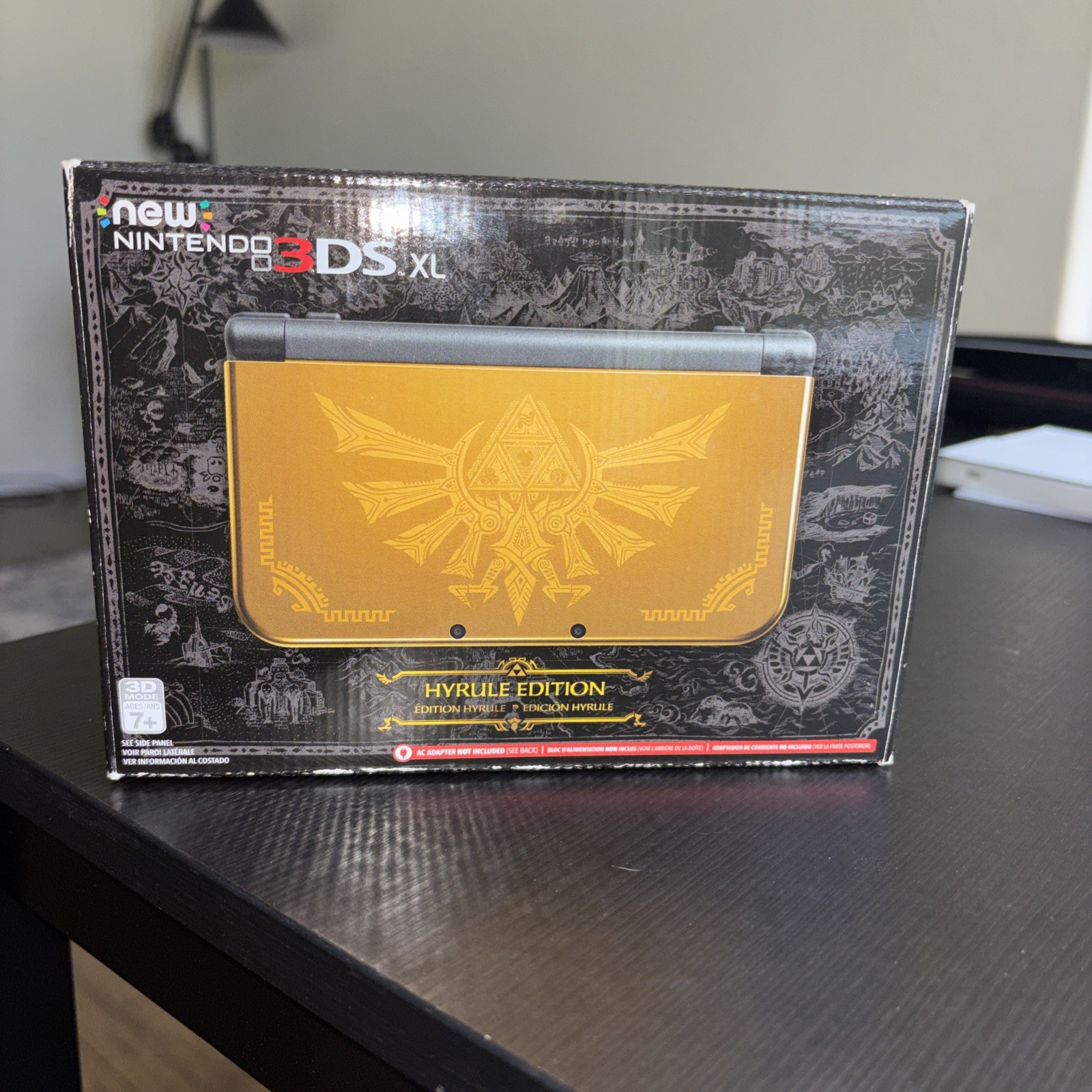 Nintendo New 3DS XL Handheld System Hyrule Edition Complete in Box Zelda Gold