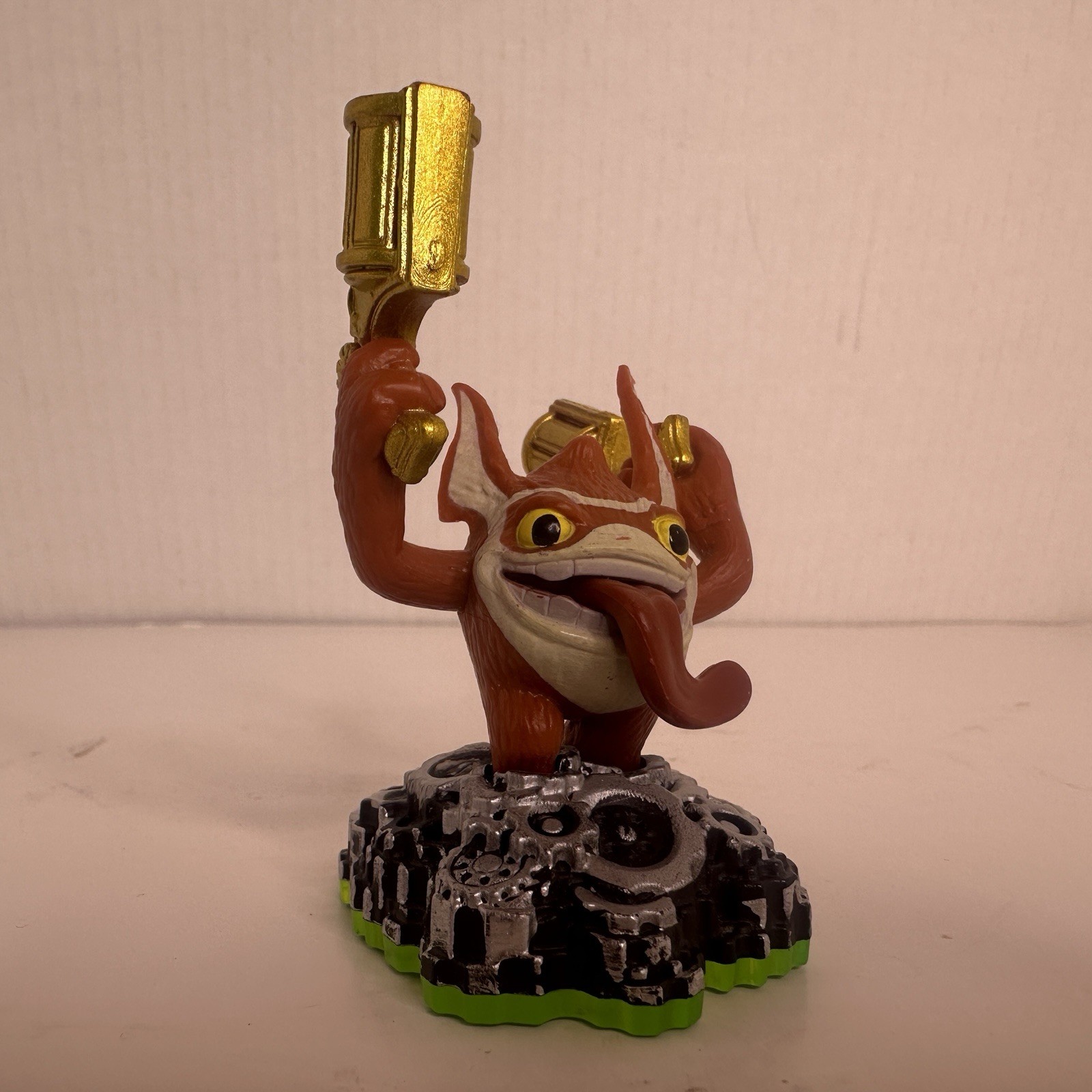 Skylanders Spyros Adventure: Trigger Happy Character Figure – Green Base