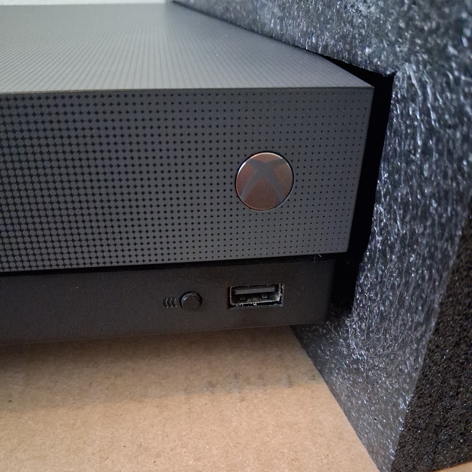 Microsoft Xbox One X Project Scorpio 1TB Console Limited Edition -Complete-