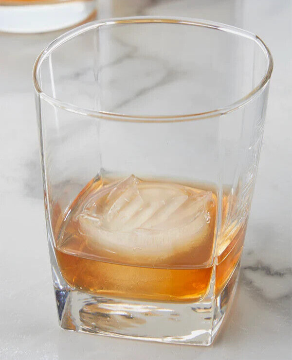BioWare Officially Licensed Mass Effect Medals Ice Tray Set (4 molds-2 of each)