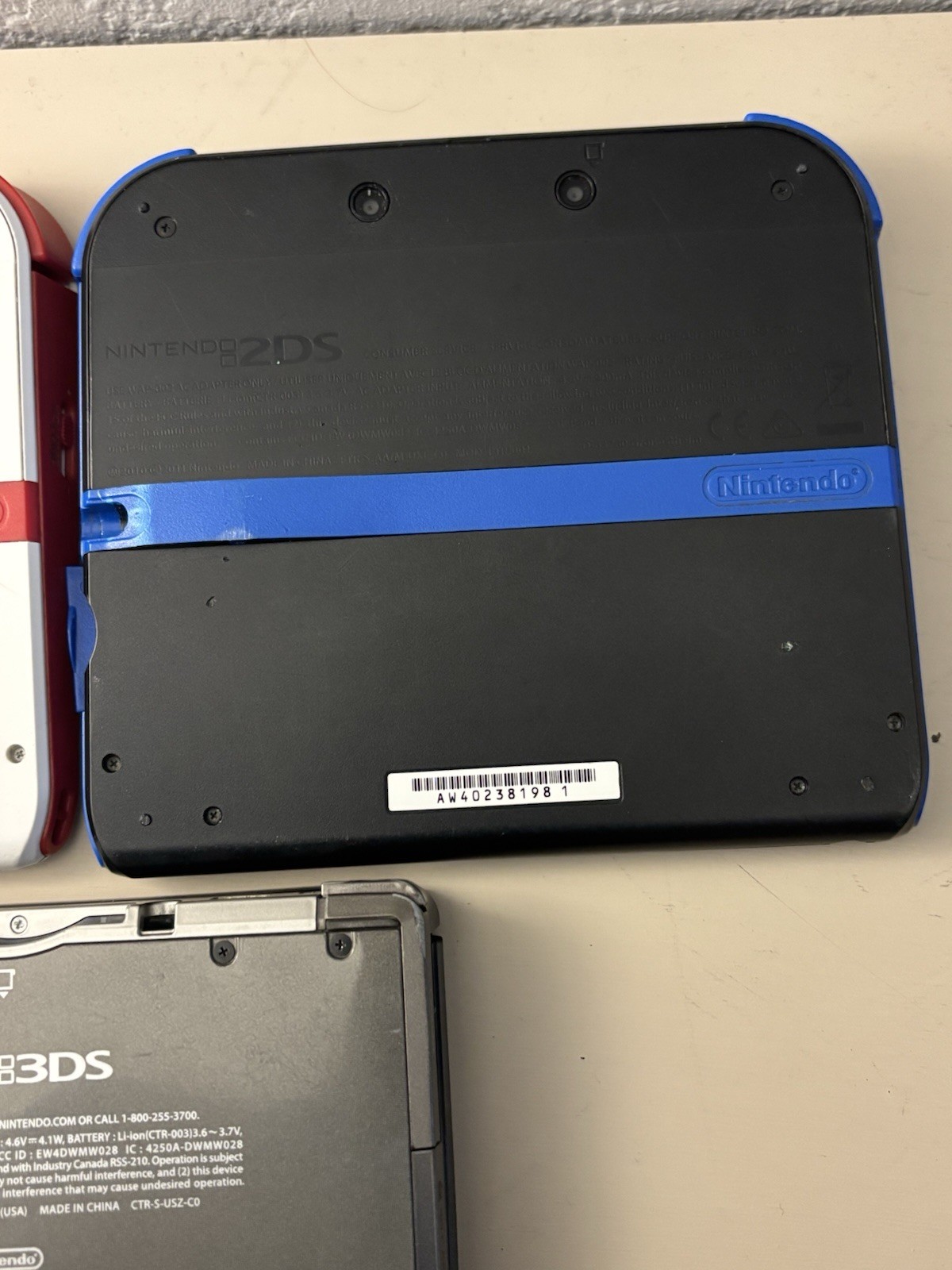 Nintendo 2DS/3DS Handheld Console Lot (3) Black/Blue White/Red Black 3DS