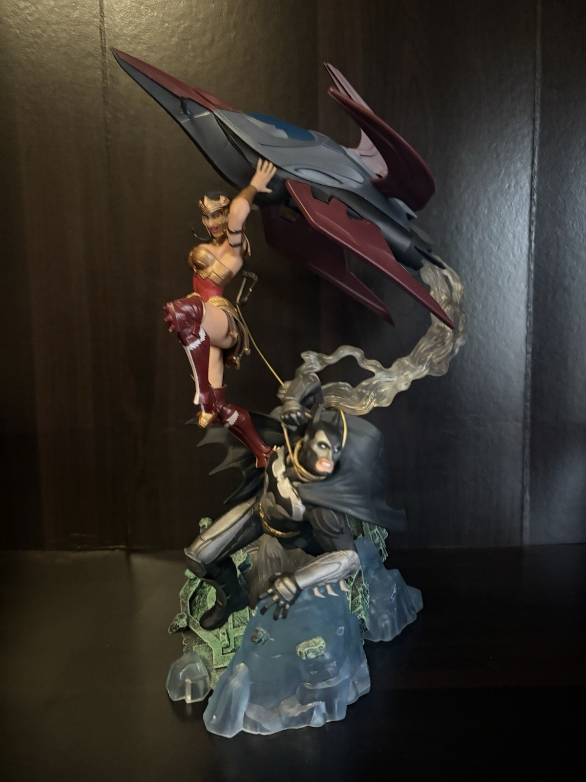 Injustice: Gods Among Us Collector’s Edition PS3 2013 Batman Wonder Woman Statue