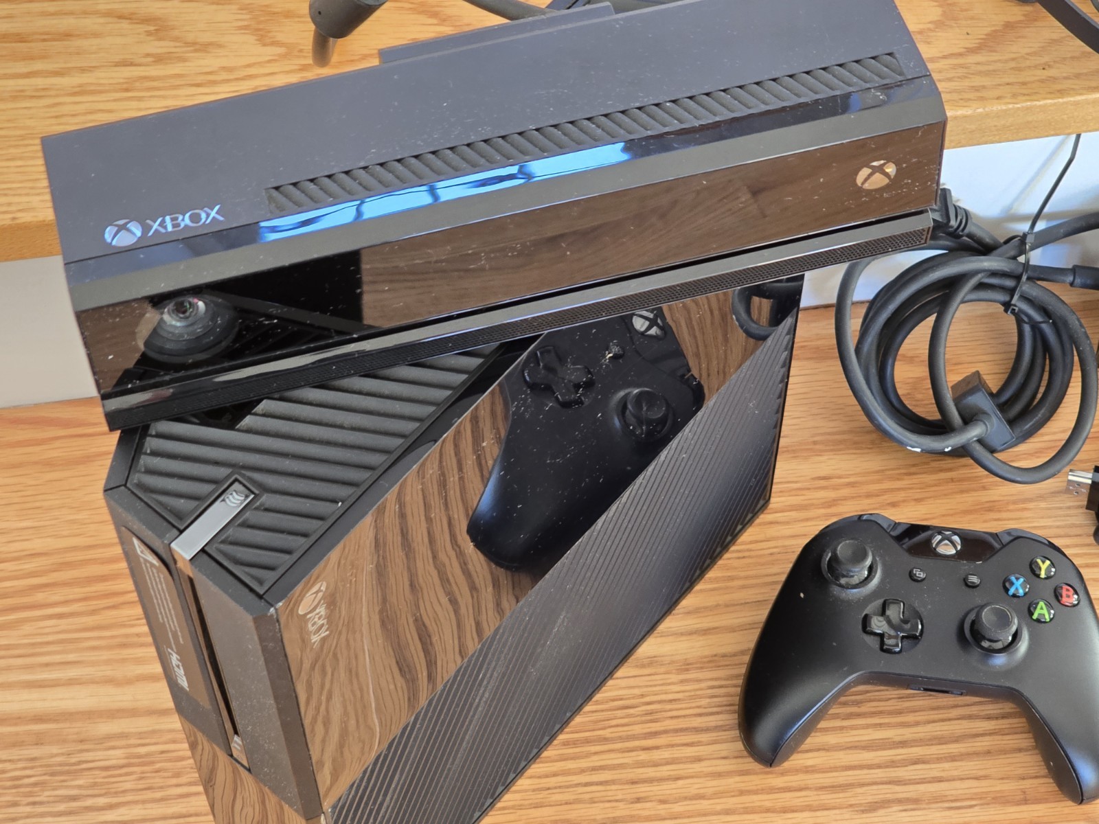 Microsoft Xbox One Bundle Model 1540 w/ Kinect 1520 Pwr Supply Cntrl + Headset