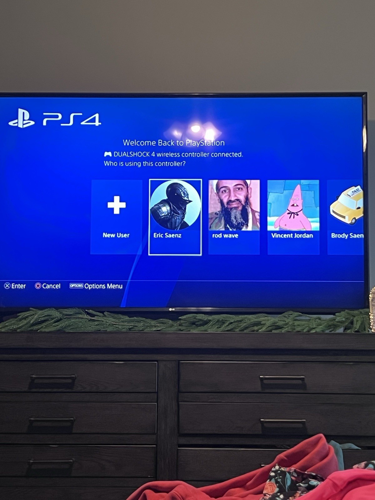 Sony PlayStation 4 PS4 500GB Black Console with Two controllers HDMI Power Cord