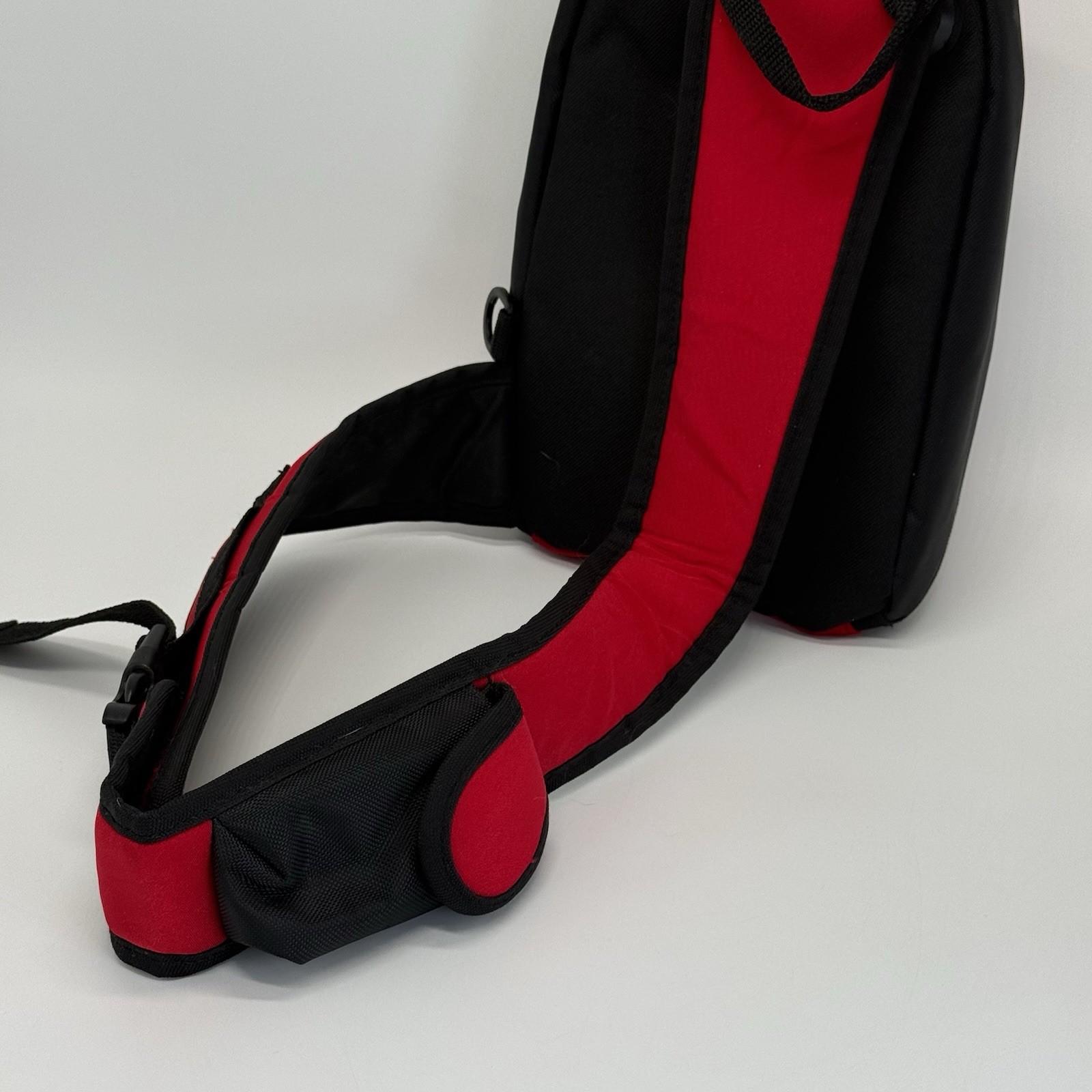 Disney Pixar The Incredibles Sling Bag for Nintendo Gameboy Mad Catz 2004