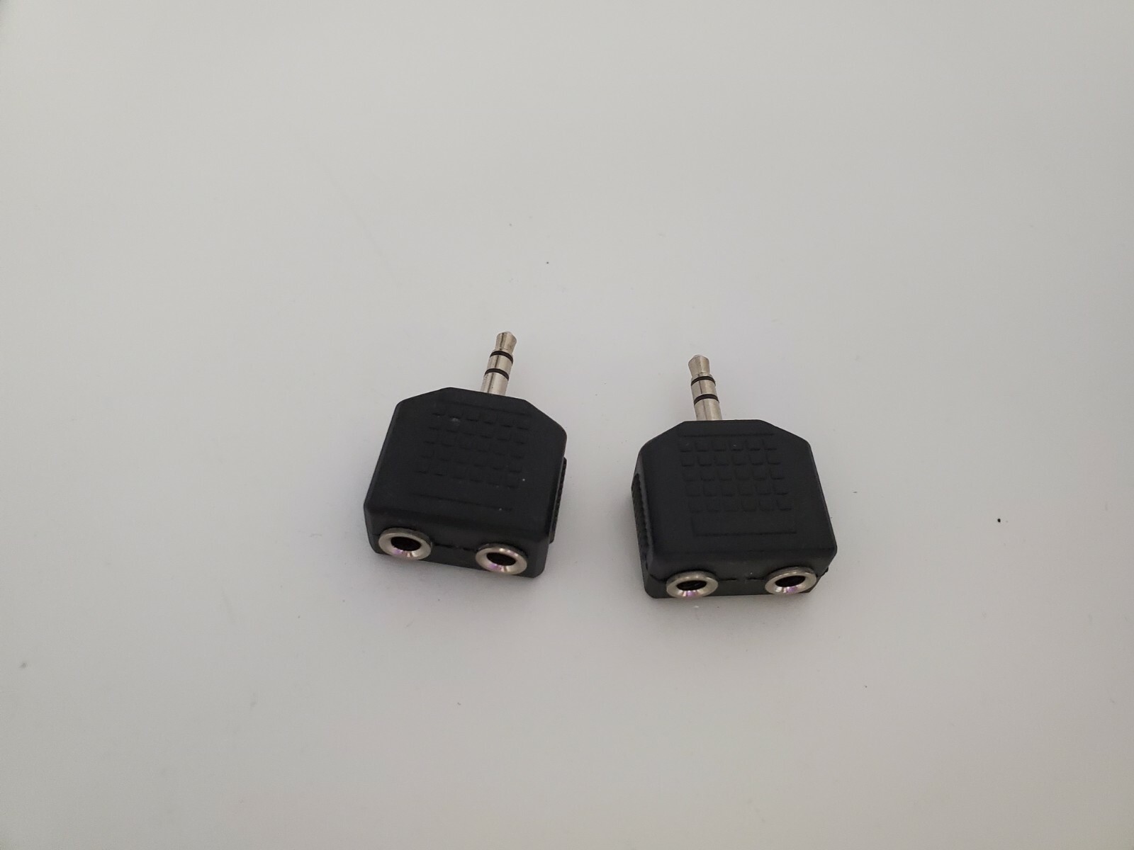 2 – 3.5mm Stereo Y Splitter Audio Adapter-1/8″ Male to 2 Dual Female Jacks W16