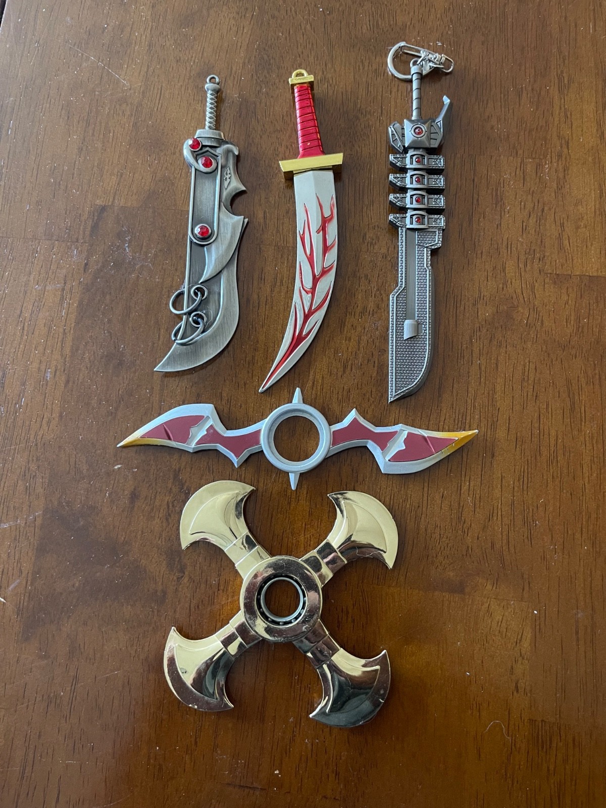 league of Legends – Clash of Fates weapon replicas