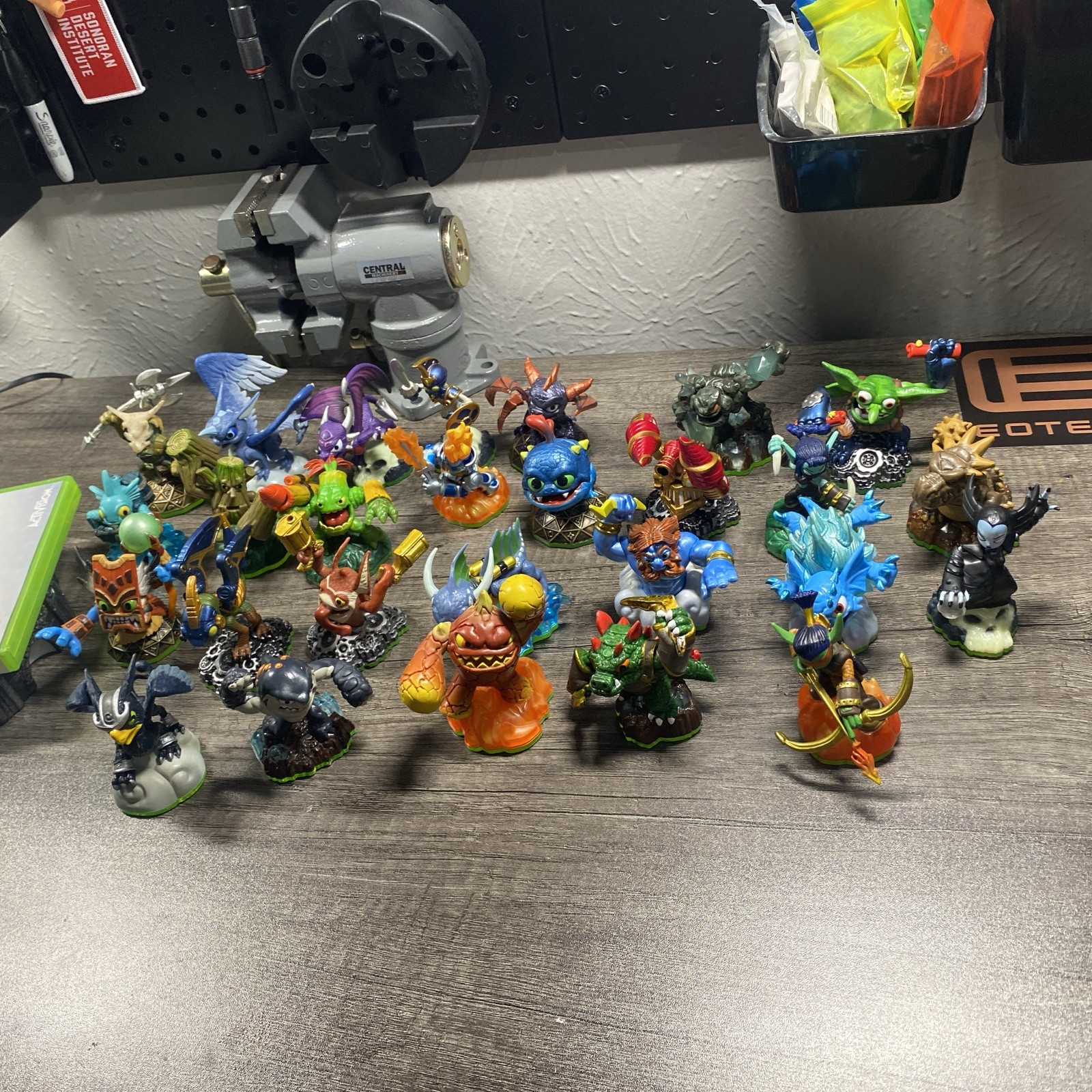 Skylanders Spyros Adventure Lot Of 27 Figures & Portal & Game Xbox 360 Tested