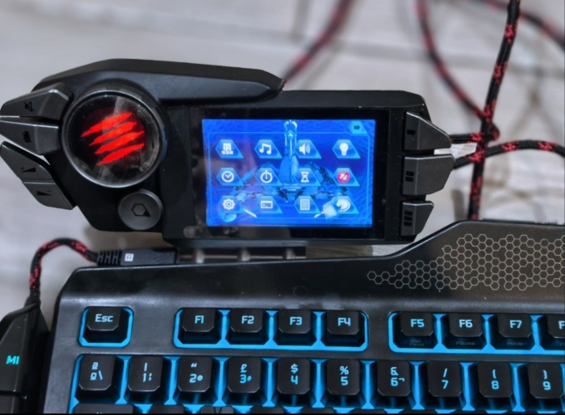 Mad Catz STRIKE 7 Modular PC Gaming Keyboard VENOM Touchscreen Open Box