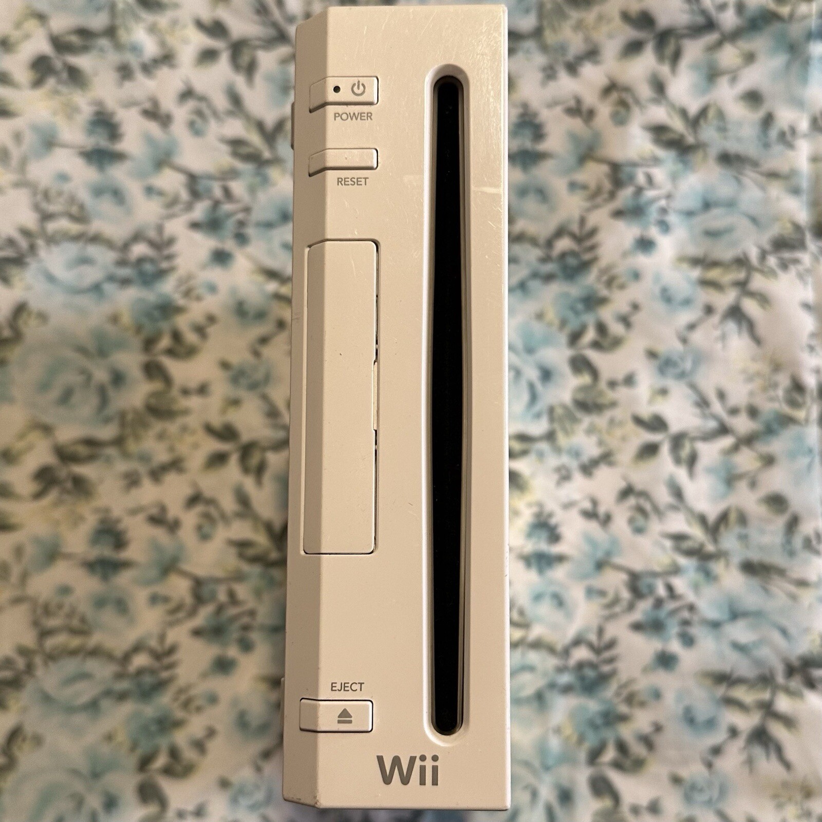 Nintendo Wii RVL-001(USA) 512 MB Home Console – White Bundle