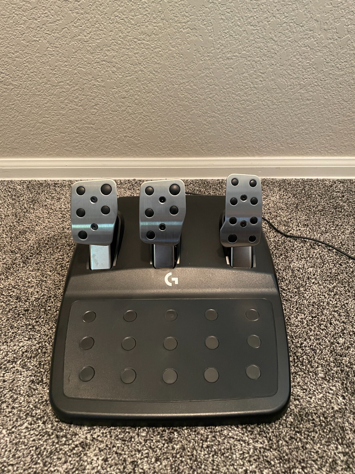 Logitech G923 Racing Wheel and Pedals – Black