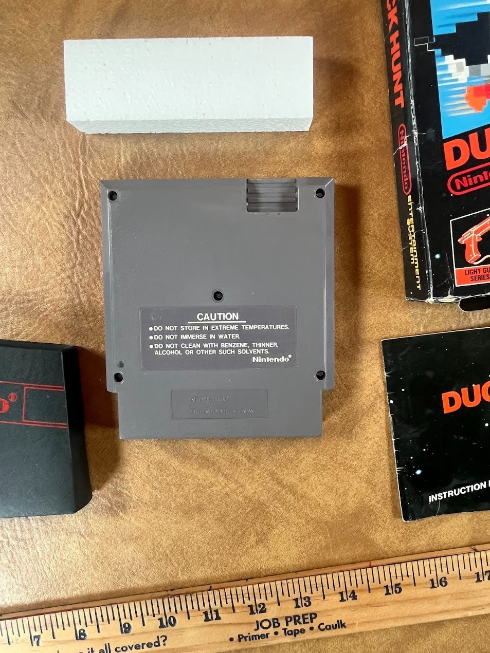 Duck Hunt (Nintendo NES, 1985) Complete CIB Hang Tab 5-Screw w/ Manual and Cover