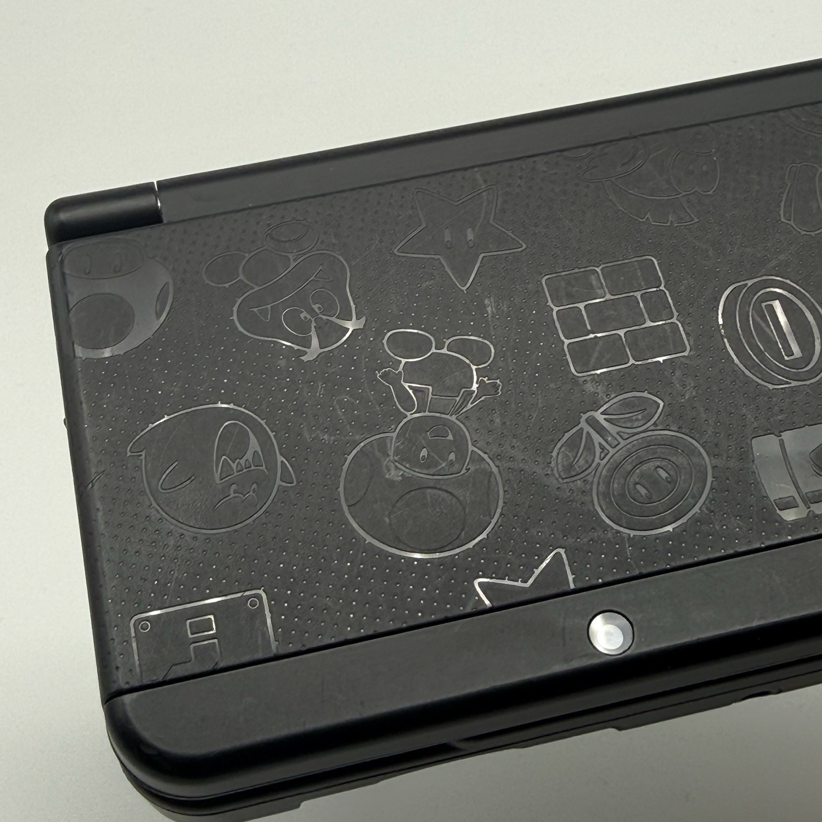 “new” Nintendo 3DS Super Mario Black Special Edition Console w/Charger – Tested