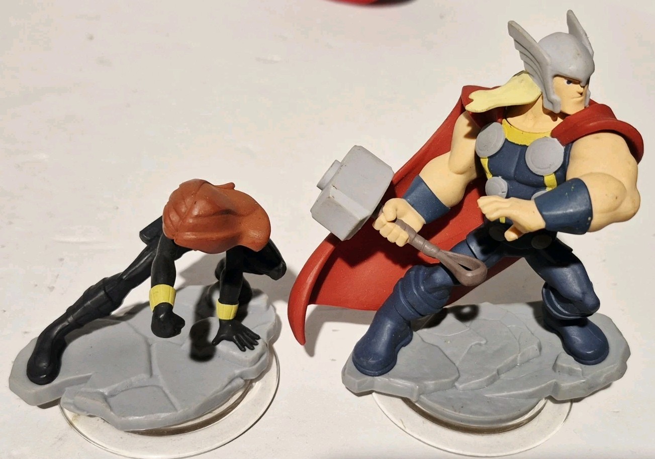 LOT OF 14 DISNEY INFINITY SKYLANDERS & 11 POWER DISC