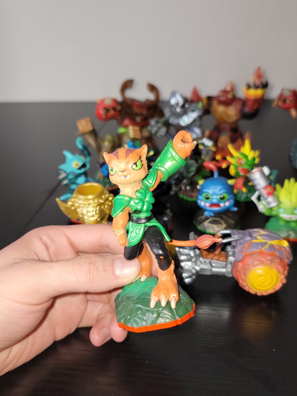 🔥Activision Skylanders Mixed Lot of 19 Collectible Figures (Some Damage)🔥