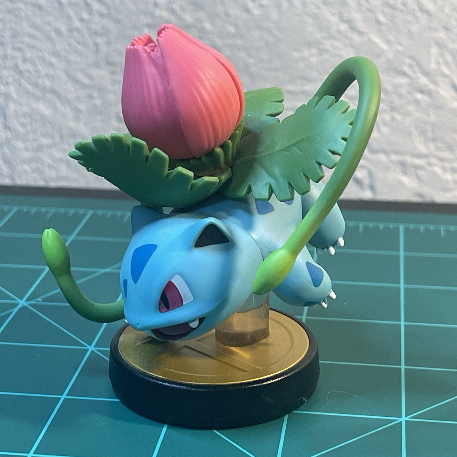 Nintendo amiibo Super Smash Bros. – Ivysaur Character Figure