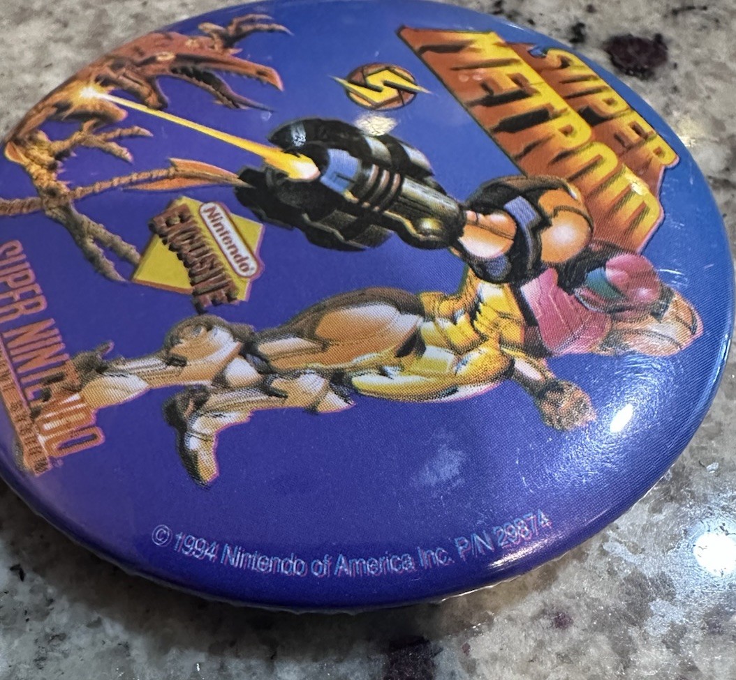 Vintage Nintendo Super Metroid Samus Aran Pinback Pin 1994 PN 28874