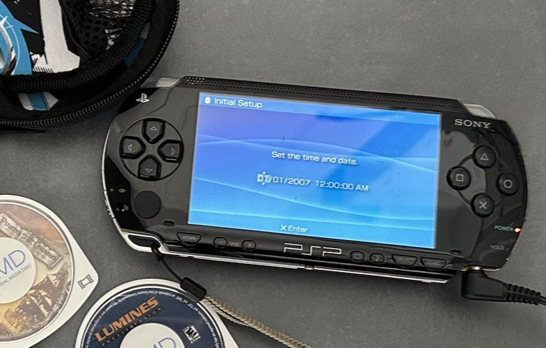 Sony PlayStation PSP-1001 Black PSP Portable Console + 6 Games + Charger + Case