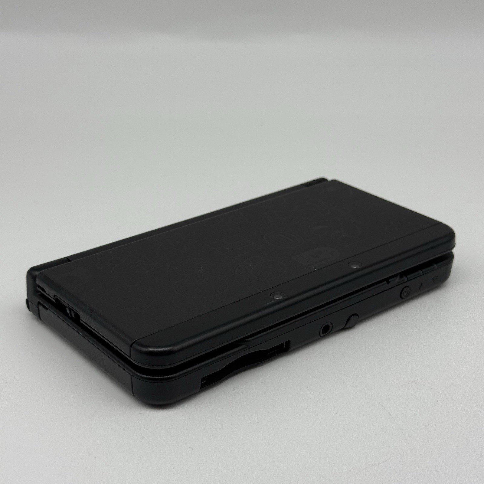 “new” Nintendo 3DS Super Mario Black Special Edition Console w/Charger – Tested