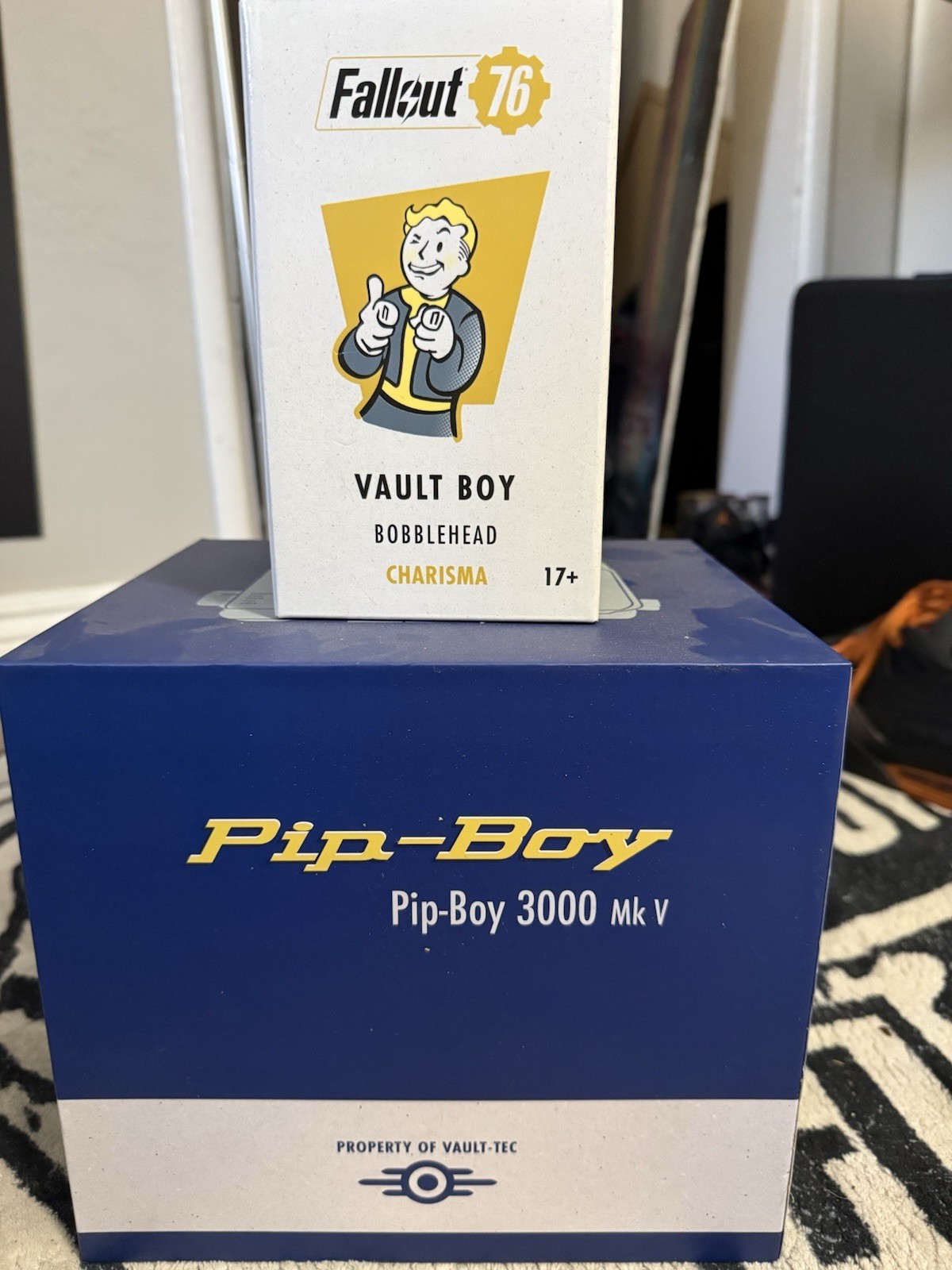 Fallout Vault-Tec Pip-Boy 3000 Mk V & Vault Boy Charisma Bobblehead & Pin 76 4