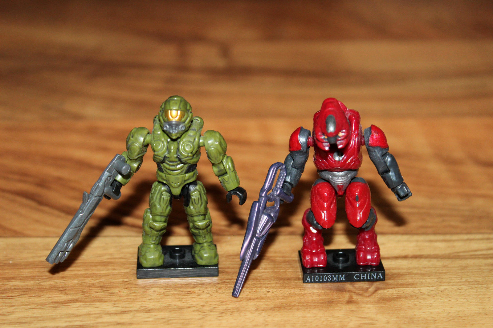 Mega Bloks Mega Construx Halo Figure Set Master Chief Spartan Red Green White