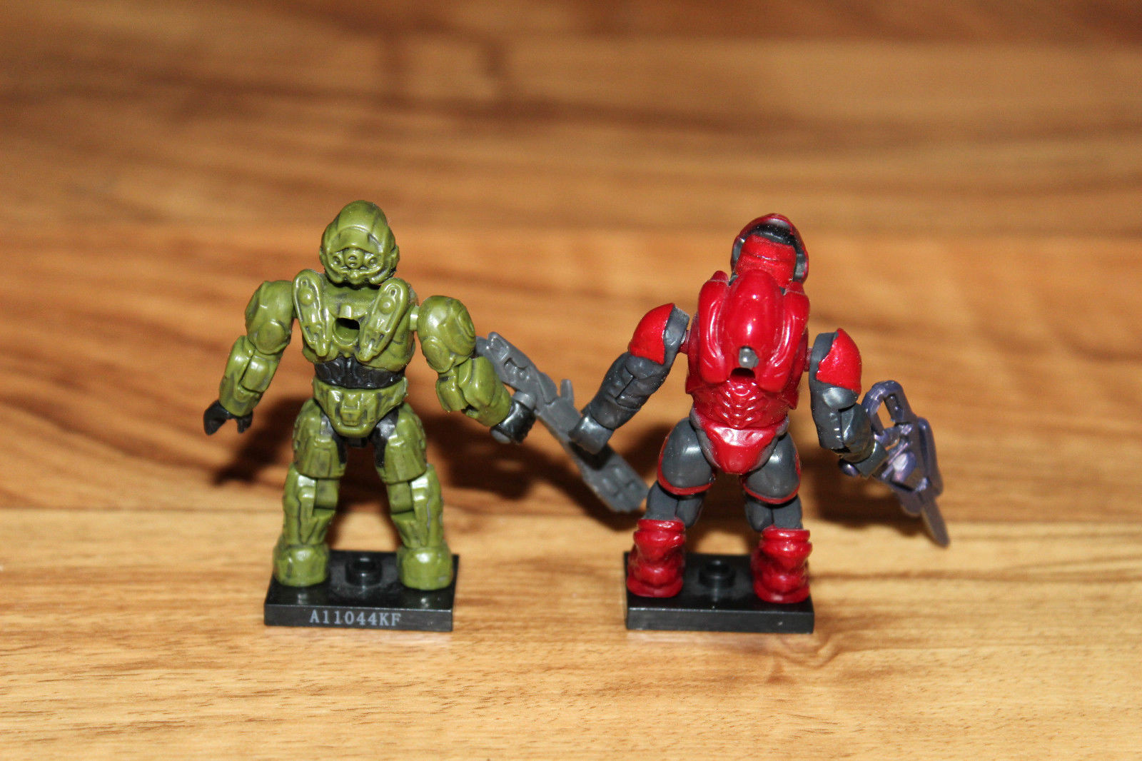 Mega Bloks Mega Construx Halo Figure Set Master Chief Spartan Red Green White
