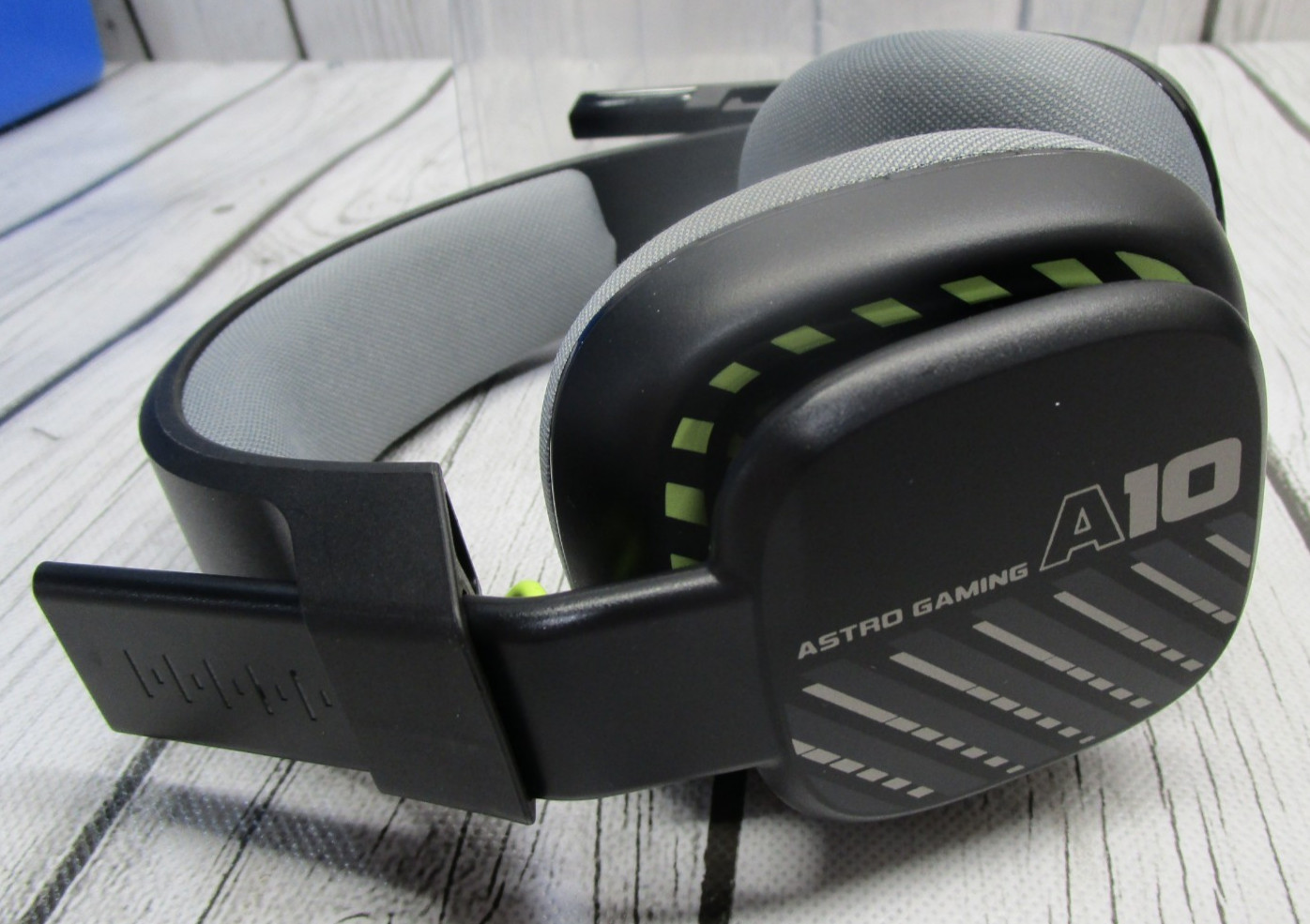 Logitech G Astro A10 Gen 2 Cross-Platform Wired Gaming Headset – New no Box