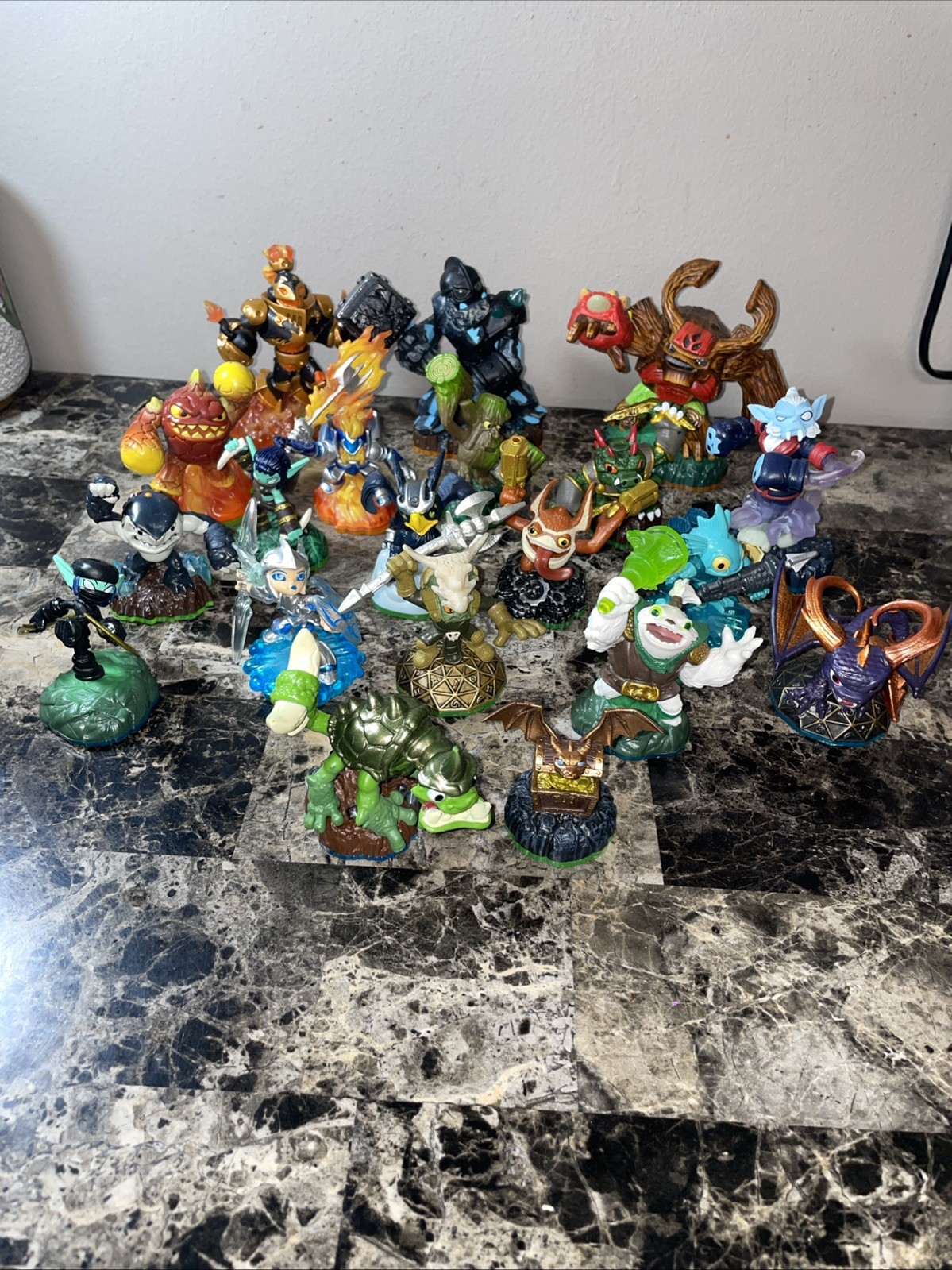 Lot 20 Used Activision Skylanders With 2 Giants And 18 Figures, Add 2URCOLLECTON