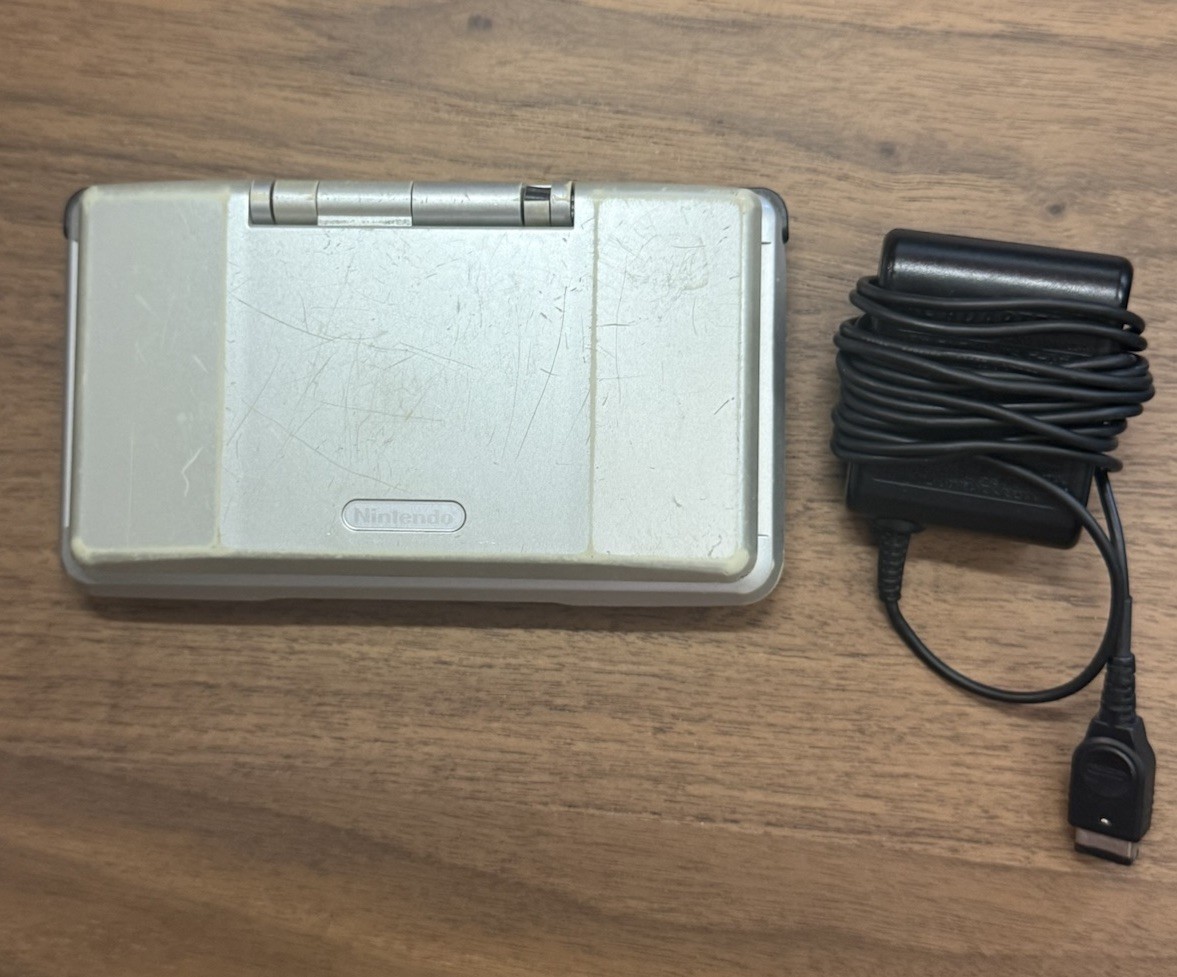 Nintendo DS Handheld System-TESTED AND WORKING-Cracked Hinge- Works! W/ Charger!