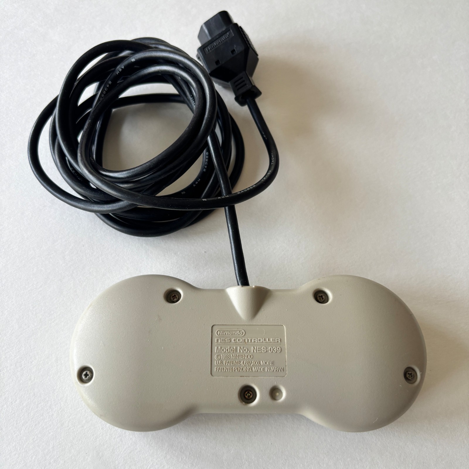 Nintendo NES Original Authentic OEM Dog Bone Controller NES-039 Tested & Works
