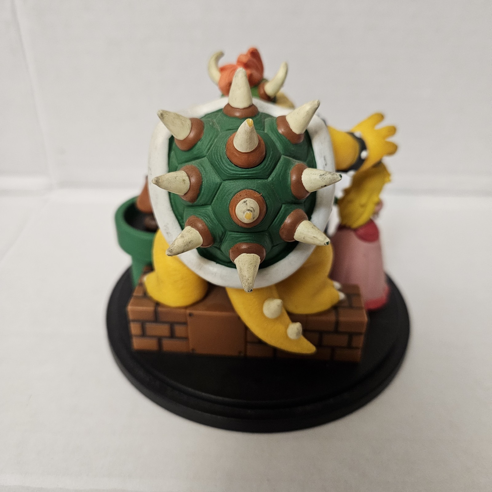 2010 Official Club Nintendo Platinum Award Super Mario Characters Statue