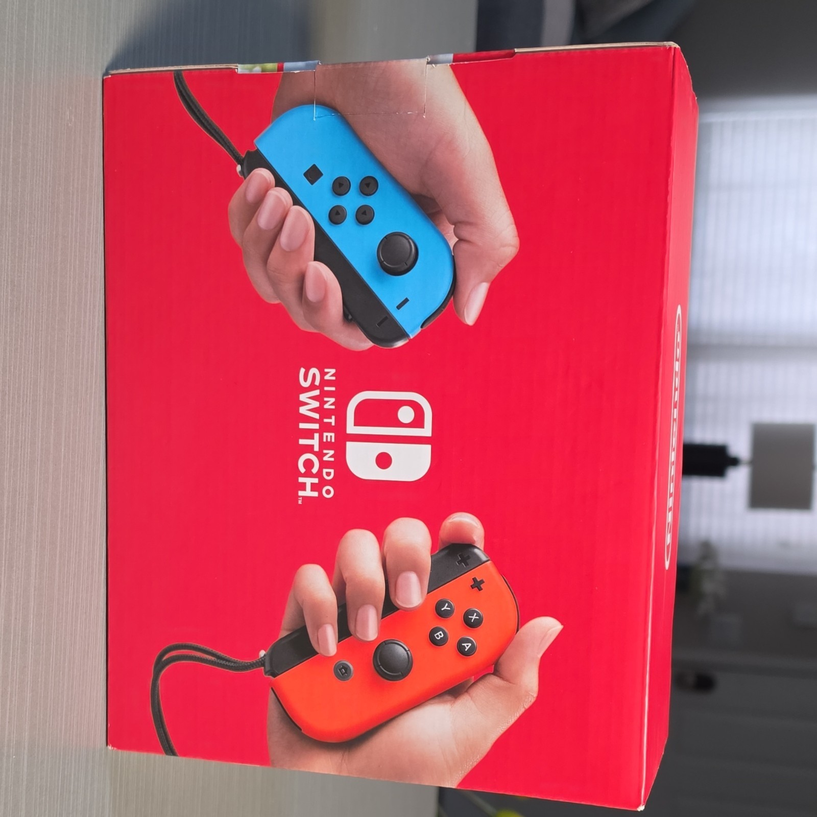 Nintendo Switch Console 32GB 720p HD HDMI w/ Neon Red/Blue Joy-Con & Dock
