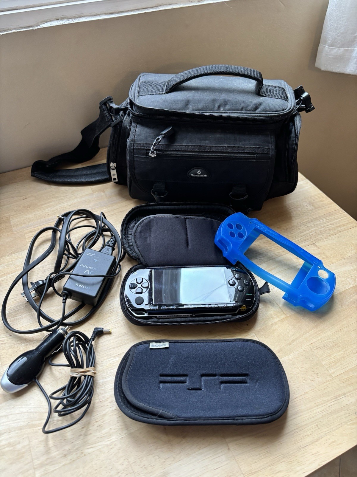 Sony PSP-1001 Black Handheld Console Bundle w/ Chargers