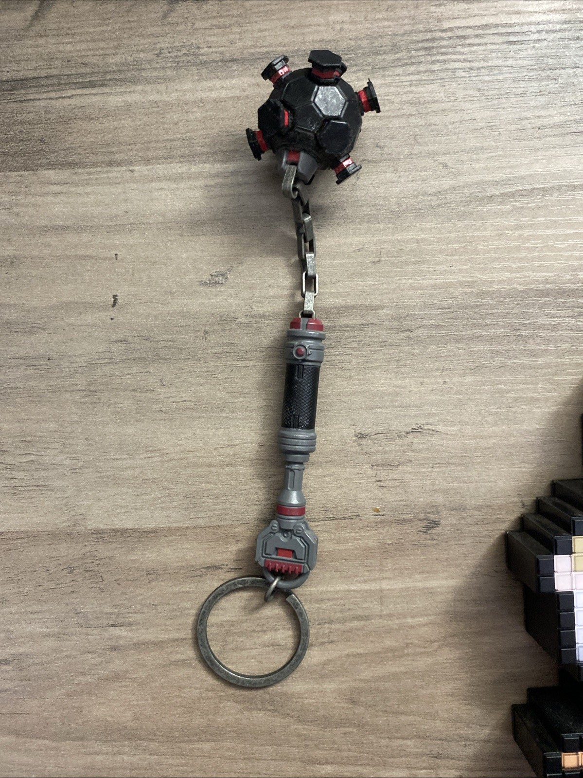 GEARS OF WAR 4 COLLECTOR’S EDITION Keychain & GODS OF WAR PIXEL PALS Lights Up