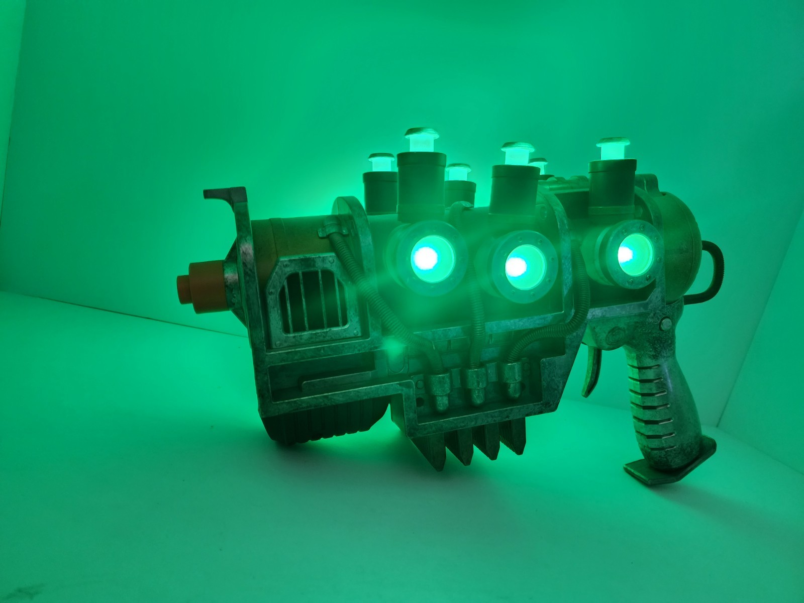 Fallout Replica Plasma Pistol Chronicle Collectibles Thinkgeek cosplay