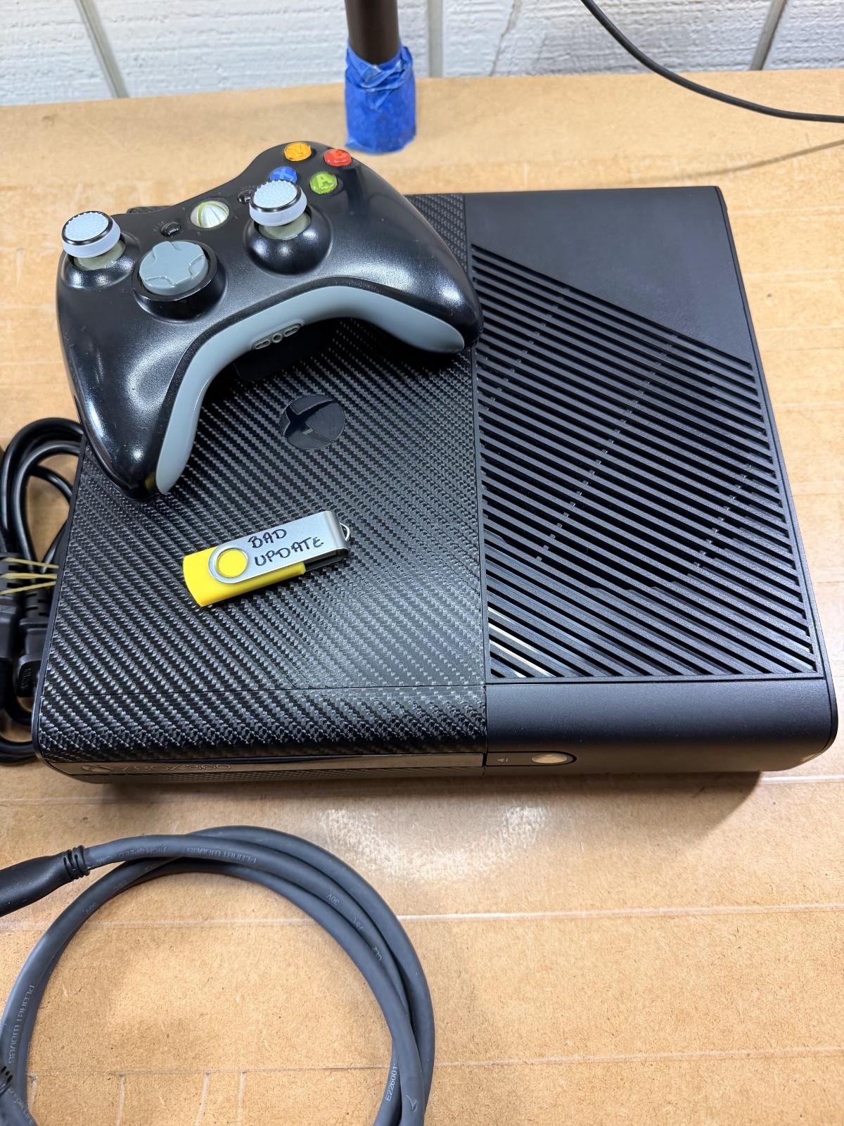 Xbox 360 E – 500GB HDD – 70 Games + SNES + SEGA Roms – Repasted and Serviced