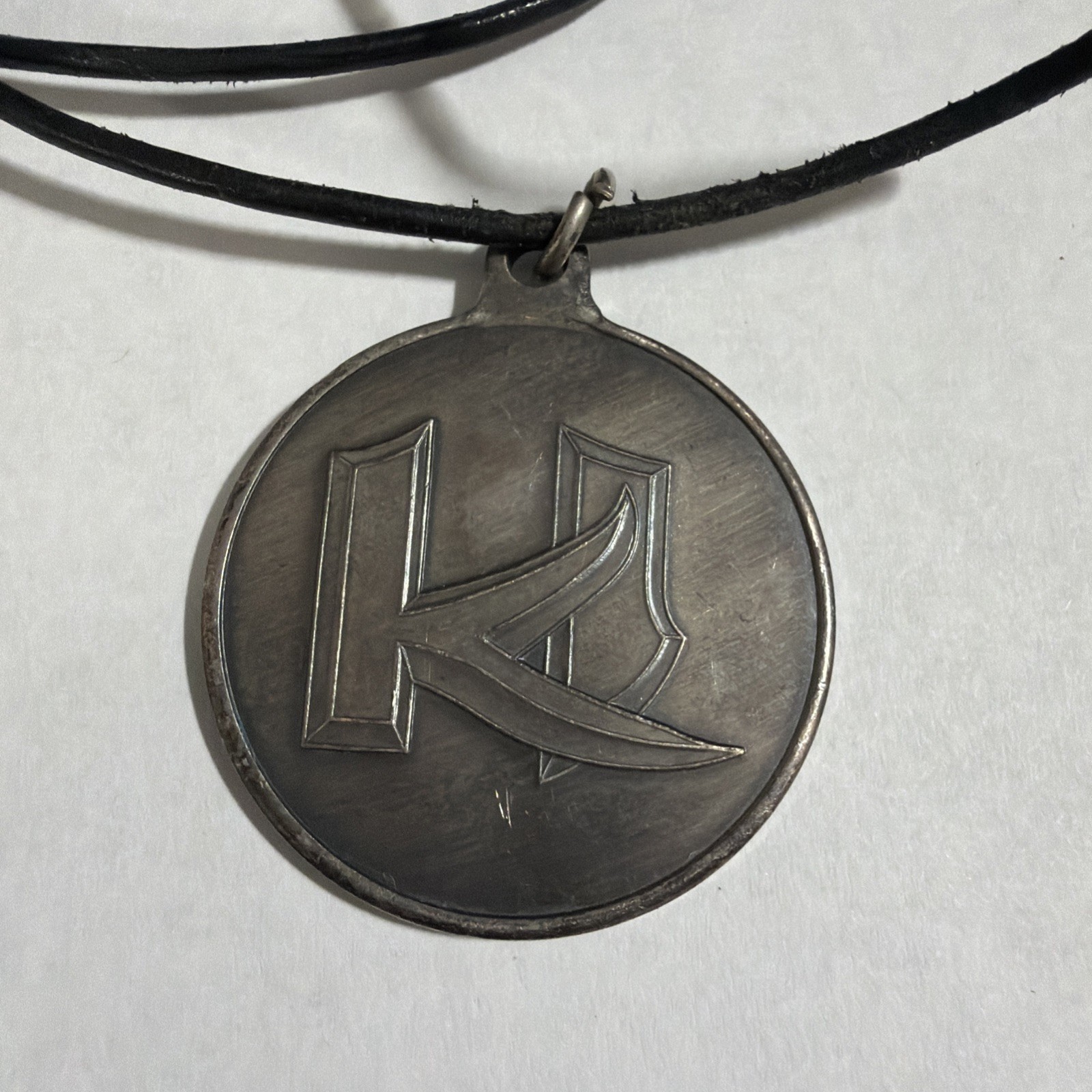 KILLER INSTINCT NECKLACE MEDALLION NINTENDO SNES N64 – ULTRA 64 LOGO – VERY RARE