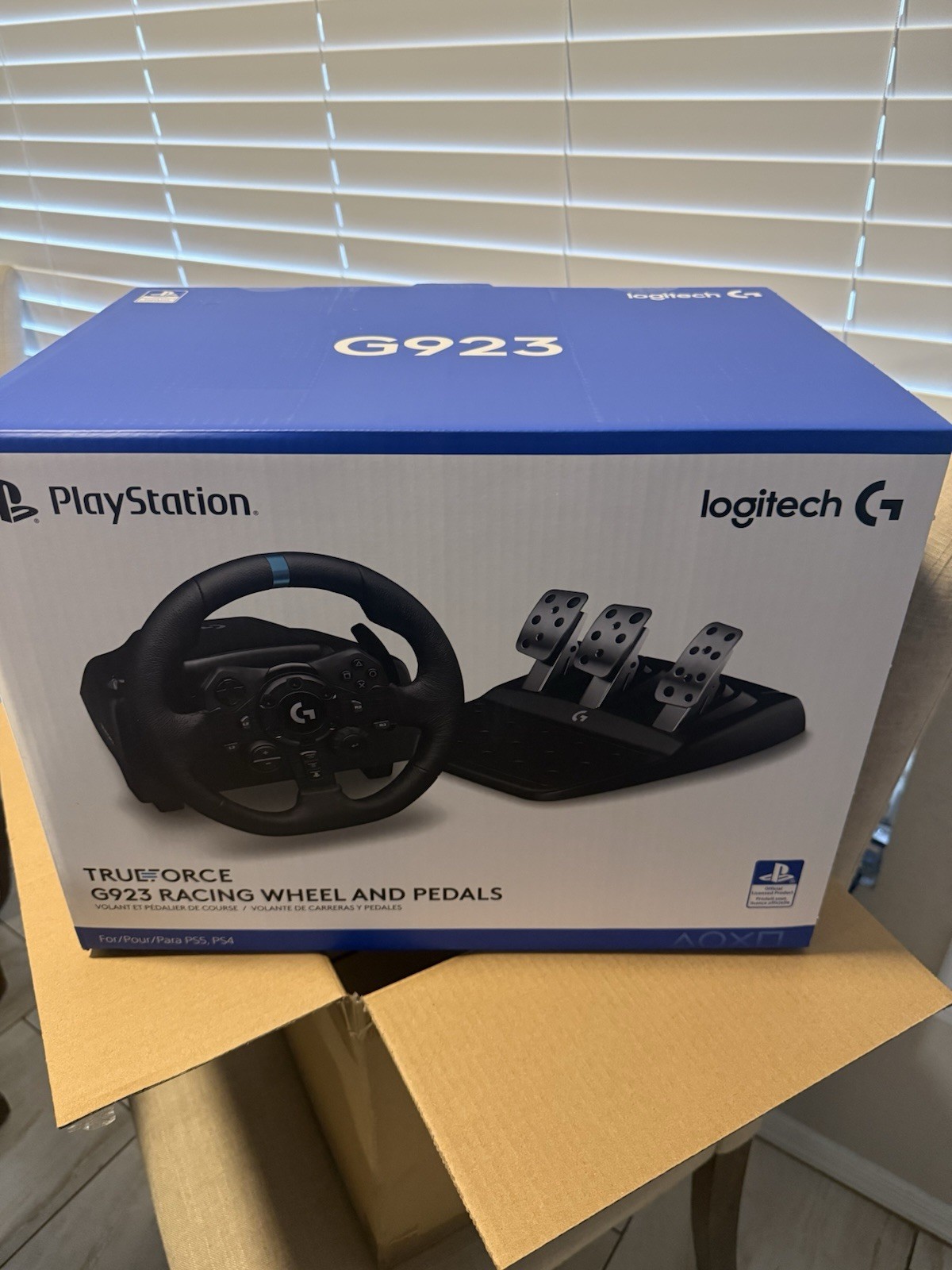 Logitech G923 TRUFORCE Racing Wheel & Pedals for PlayStation 5/4