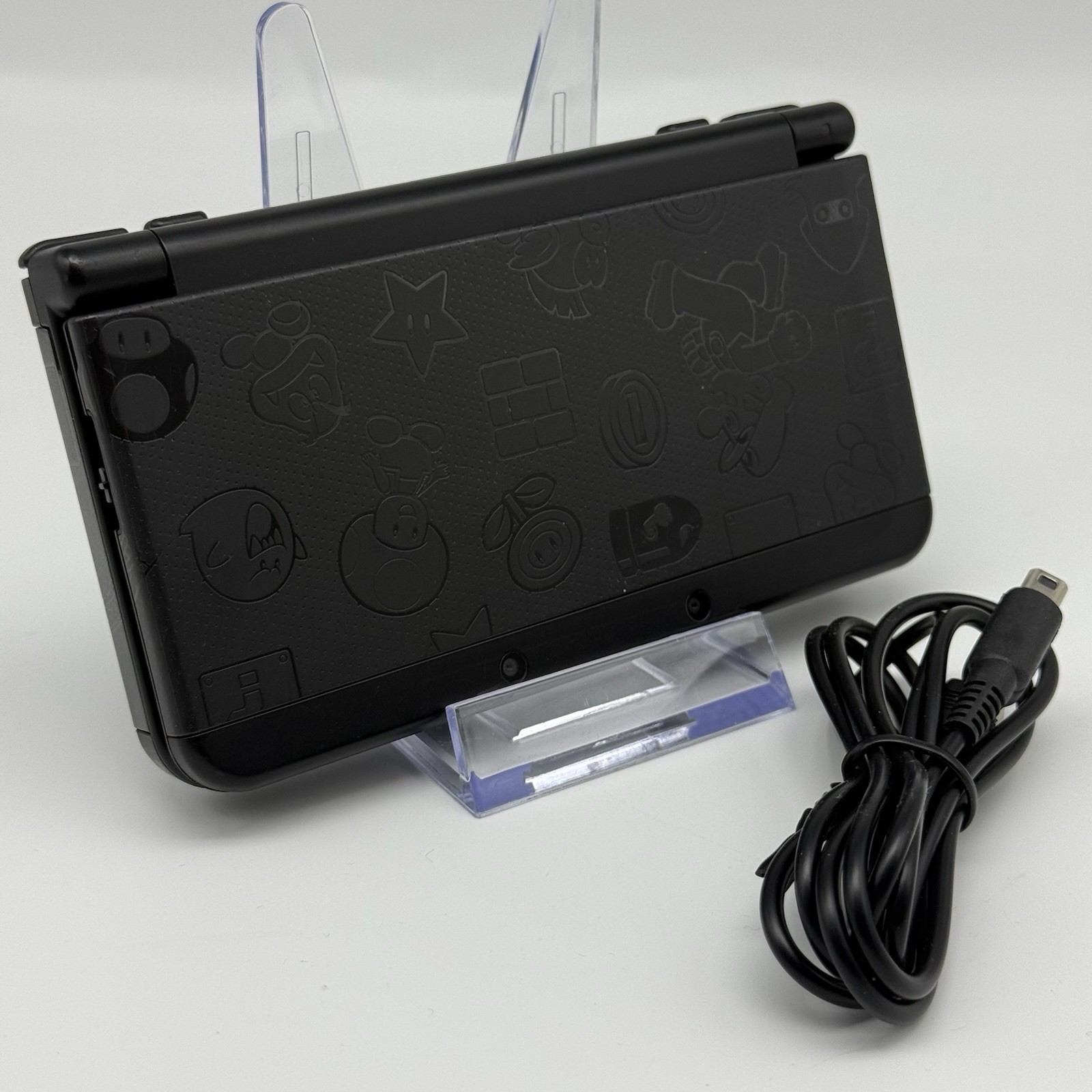 “new” Nintendo 3DS Super Mario Black Special Edition Console w/Charger – Tested