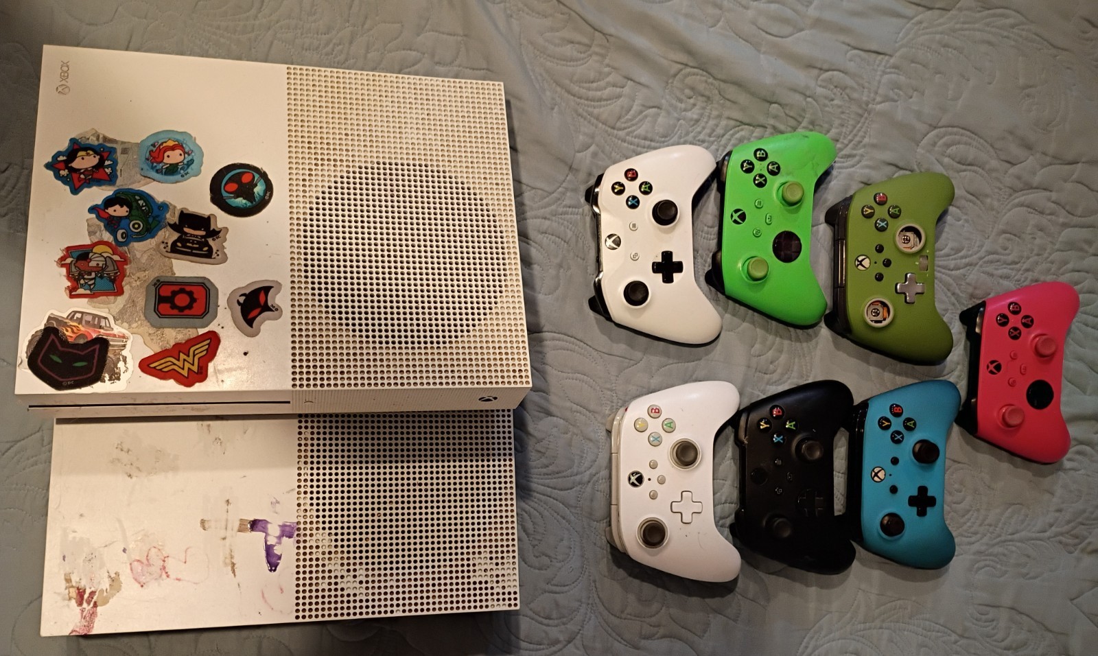 Microsoft Xbox One S Disc Mixed Lot MPN 1681 All-Digital + 7 Controllers 2016