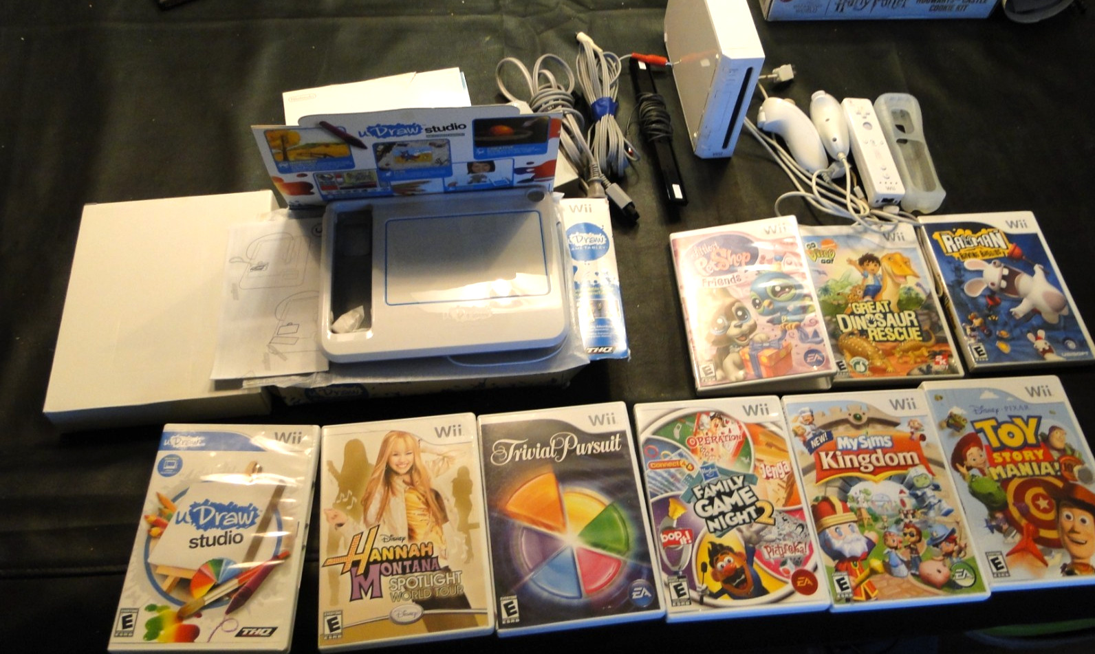 Nintendo Wii Game Console W 9 Family Games W NU Draw Tablet, Controller, Nunchuc