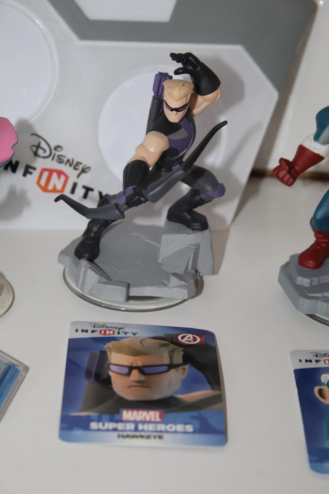 Disney Infinity 2.0 Base Portal Lot 5 Figures Marvel Stitch Merida Venom Hawkeye